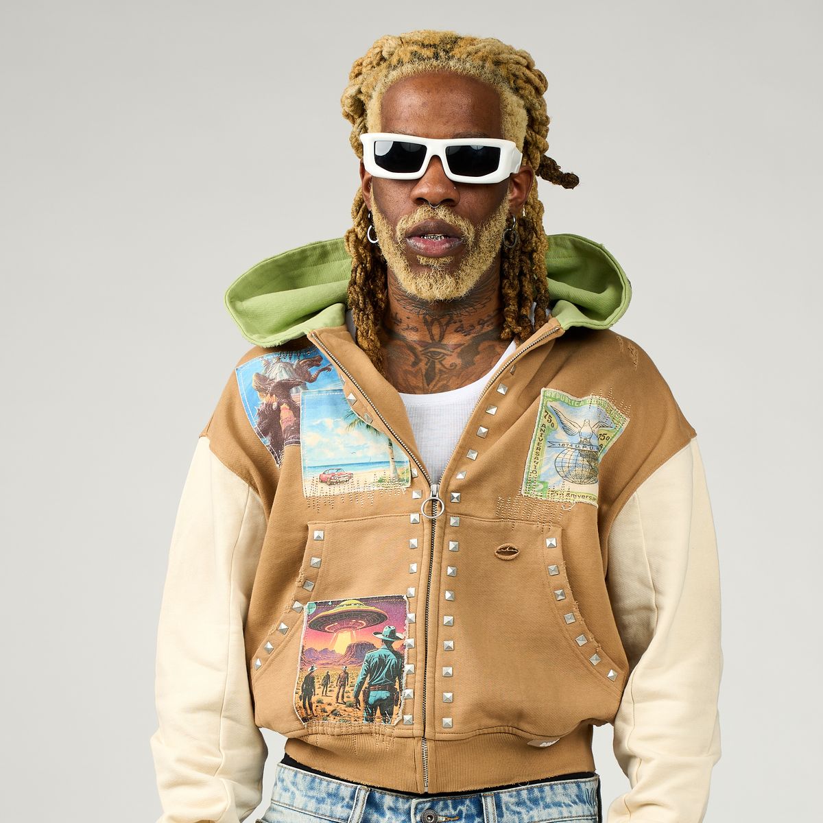 DUAA Traveler hoodie worn model streetwear fit